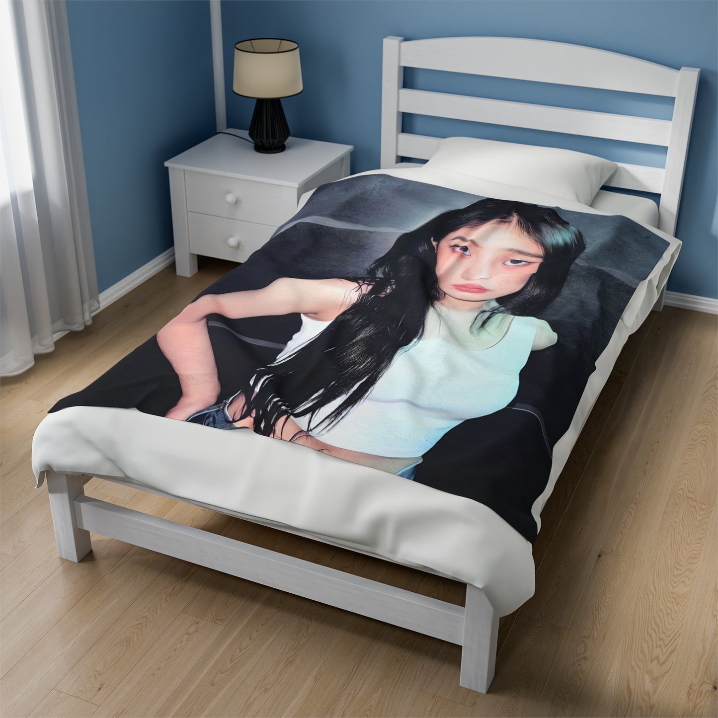 Newjeans  Minji Velveteen Plush Blanket